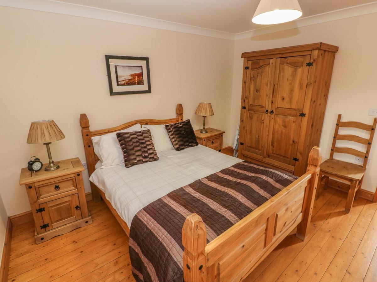 The Dairy Holiday home Llanmorlais